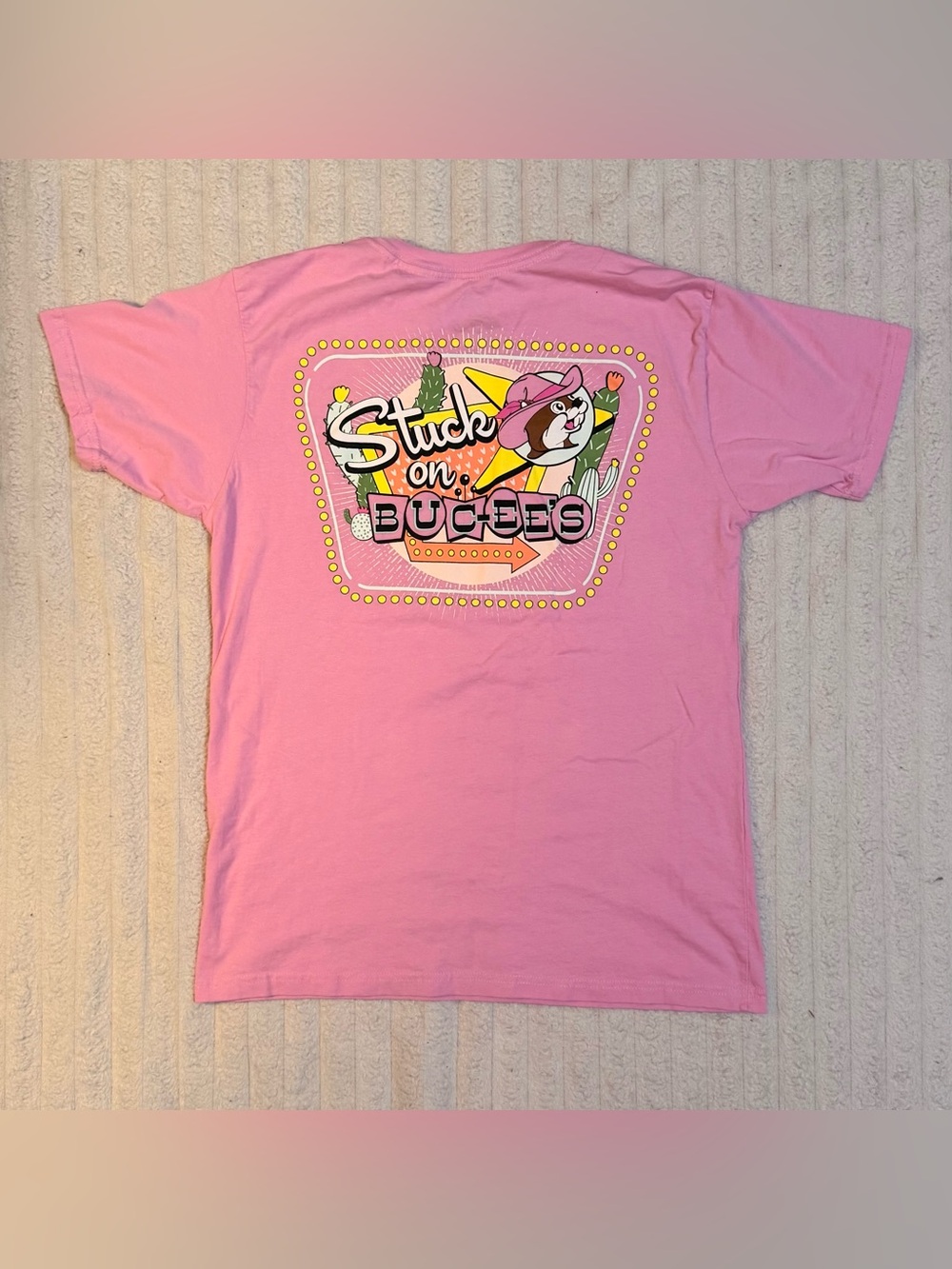 Buc-ee's Pink Cowboy Beaver & Cactus Graphic T-Shirt Size M Unisex